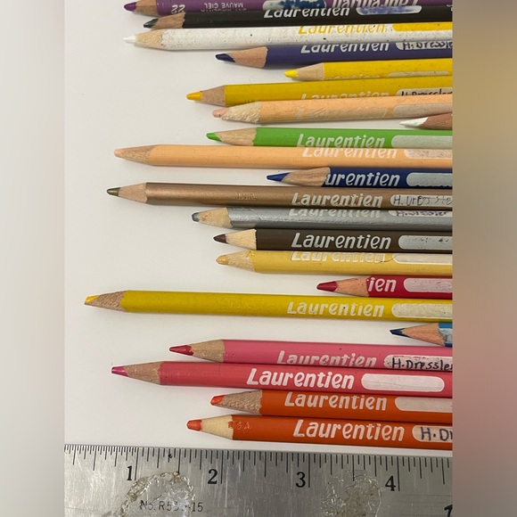 Lot of 24 Vintage Laurentien Coloured Pencils Crayons Art Pencils Canada - Picture 4 of 6